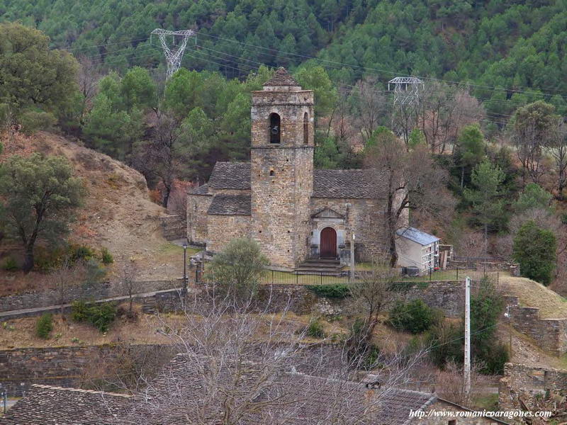 VISTA GENERAL DEL TEMPLO DESDE EL CASERÍO